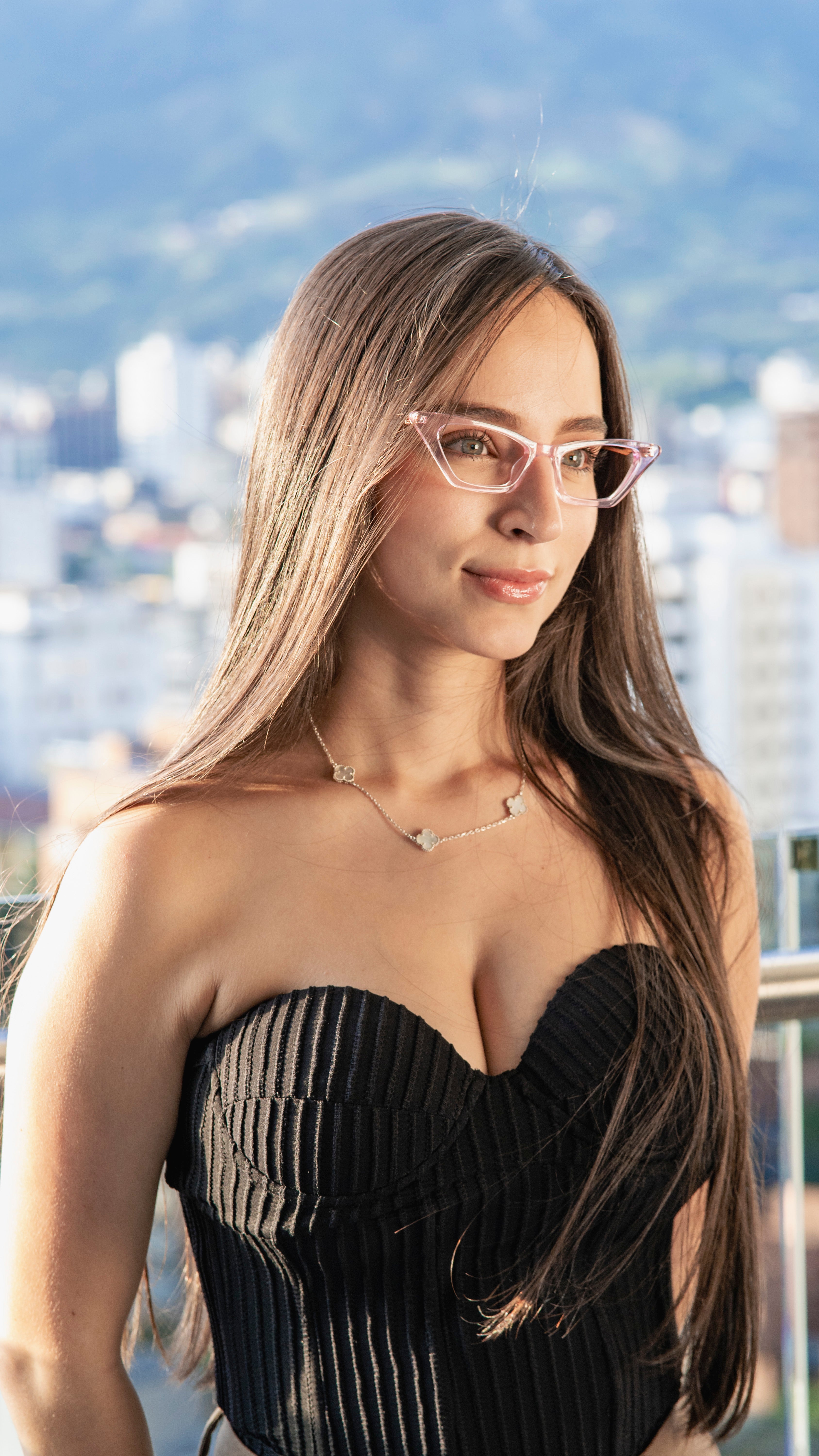 Gafas wayfarer modernas - vista lateral detalle montura acetato